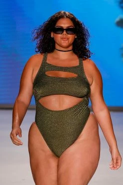 CUPSHE Love Los Angeles Ribbed Cutout Plus Size One Piece Swimsuit
