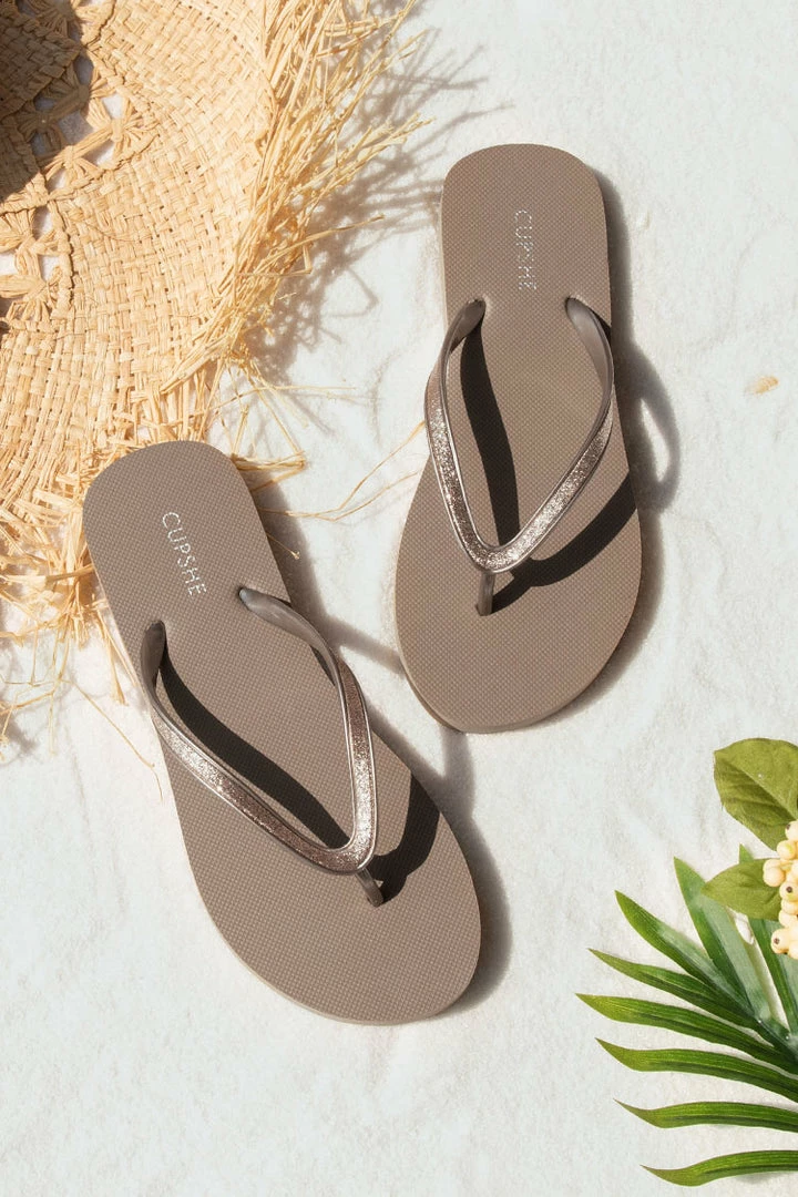 Budget ๐งจ CUPSHE Beach Accessories Desert Sand Minimalist Flip Flops โ๏ธ 3 CUPSHE Beach Accessories Desert Sand Minimalist Flip Flops