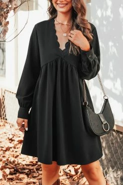 CUPSHE Galina Scalloped V-Neck Mini Dress Clothing