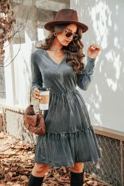 CUPSHE Edna Velvet Tiered Flounce Dress Clothing