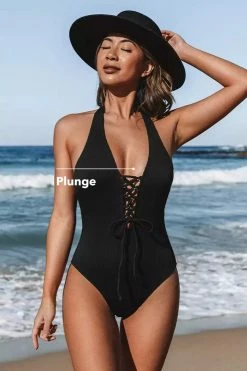 CUPSHE Kathleen Lace-up Halter One Piece Swimsuit One Pieces