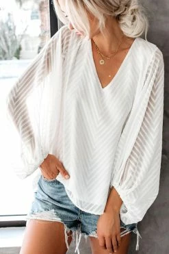 CUPSHE Kaleigh Long Sleeve Ruching V-neck Top