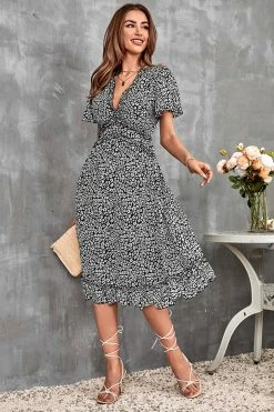 CUPSHE Clothing Diza V-neck Short Sleeve Ruffle A-shape Dress