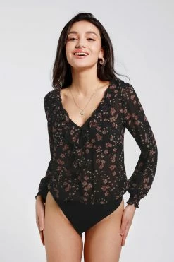 CUPSHE Clothing Jakayla Ditsy V-neck Bodysuit