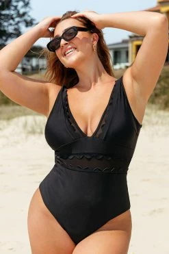 CUPSHE Solid Black V-Neck One Piece Swimsuit