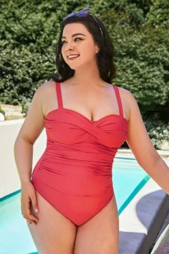 CUPSHE 4th Of July Shining Sea Red Twist Front Plus Size One Piece Swimsuit