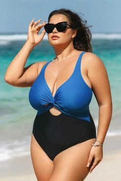 CUPSHE One Pieces Beatriz Twist Front Cut Out Plus Size One Piece Swimsuit