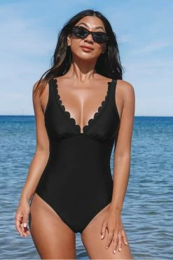 CUPSHE Scalloped V-Neck One Piece Swimsuit One Pieces