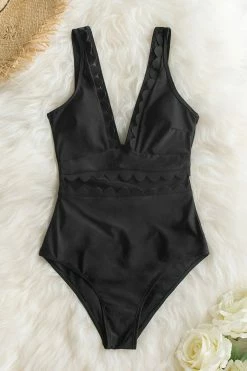CUPSHE Solid Black V-Neck One Piece Swimsuit
