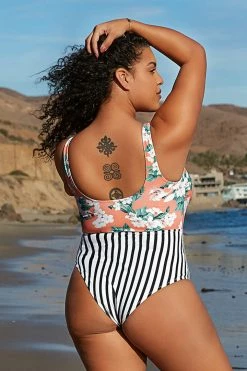 CUPSHE Floral And Striped Cutout Knotted Plus Size One Piece Swimsuit One Pieces