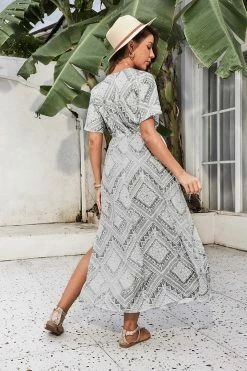 CUPSHE Hermine V-neck Short Sleeve A-shape Dress