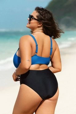 CUPSHE One Pieces Beatriz Twist Front Cut Out Plus Size One Piece Swimsuit