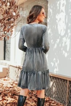 CUPSHE Edna Velvet Tiered Flounce Dress Clothing