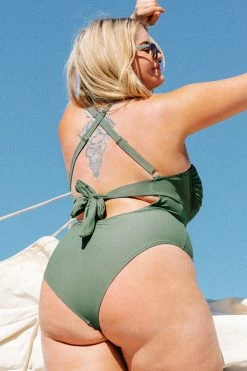 CUPSHE Kaylee Twist Crisscross Back Plus Size One Piece Swimsuit