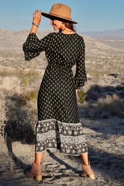 CUPSHE Palmer V-neck Dolman Sleeve Maxi Dress Clothing
