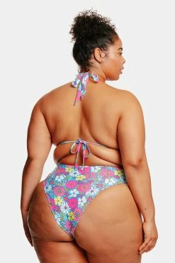 CUPSHE Point Dume Daisy Plunging Halter Tie-Back Plus Size Monokini Swimsuit