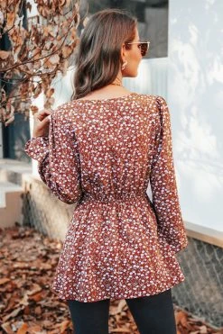 CUPSHE Alondra Ditsy Floral V-Neck Flounce Top Clothing