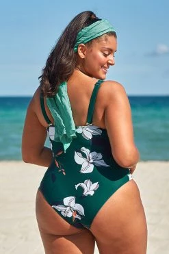 CUPSHE Christy Floral Criss Cross Plus Size One Piece Swimsuit