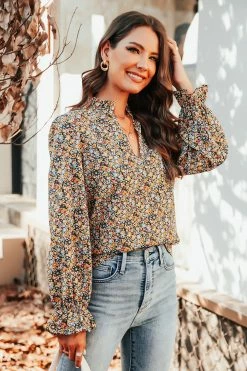 CUPSHE Clothing Ditsy Floral Split Neck Top