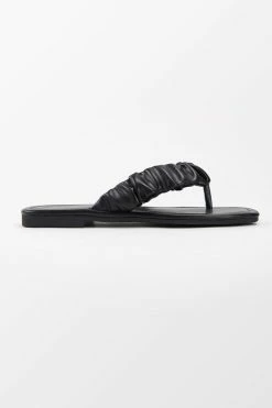CUPSHE Black Orchid Ruched Thong Sandals