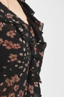 CUPSHE Clothing Jakayla Ditsy V-neck Bodysuit