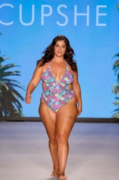 CUPSHE Point Dume Daisy Plunging Halter Tie-Back Plus Size Monokini Swimsuit