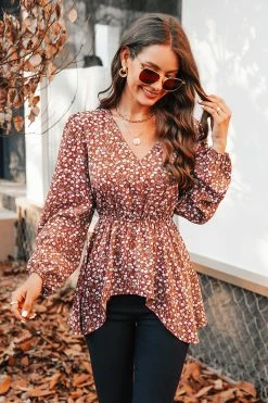 CUPSHE Alondra Ditsy Floral V-Neck Flounce Top Clothing