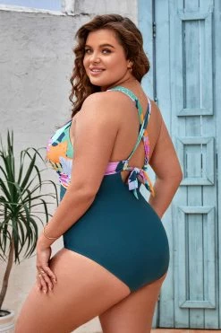 CUPSHE Lanirescert Molded Twist Front One Piece Swimsuit One Pieces