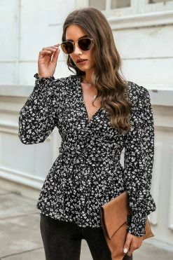 CUPSHE Jerica Ditsy Floral Smocked Top