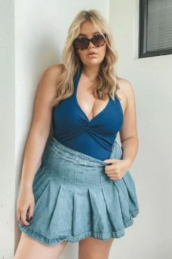 CUPSHE Portofino Escape Twist Front Halter Plus Size One Piece Swimsuit