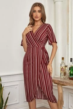 CUPSHE Clothing Leanna V-neck Half Sleeves Lace Up A-Shape Dress