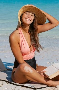 CUPSHE Christine Ruched Halter One Piece Swimsuit One Pieces