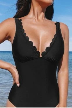 CUPSHE Scalloped V-Neck One Piece Swimsuit One Pieces