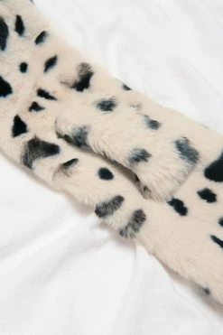 Discount โ CUPSHE Winter Escape Cow Pattern Criss Cross Scarf Beach Accessories ๐ 9 CUPSHE Winter Escape Cow Pattern Criss Cross Scarf Beach Accessories