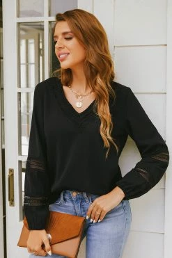 CUPSHE Berna V-Neck Lace Top