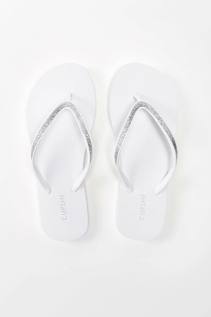 Best Sale ๐ฅ CUPSHE Blanco Minimalist Flip Flops Beach Accessories ๐ 6 CUPSHE Blanco Minimalist Flip Flops Beach Accessories