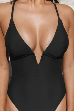 CUPSHE One Pieces Deep V-Wire Cross Back Cheeky Black One Piece Swimsuit