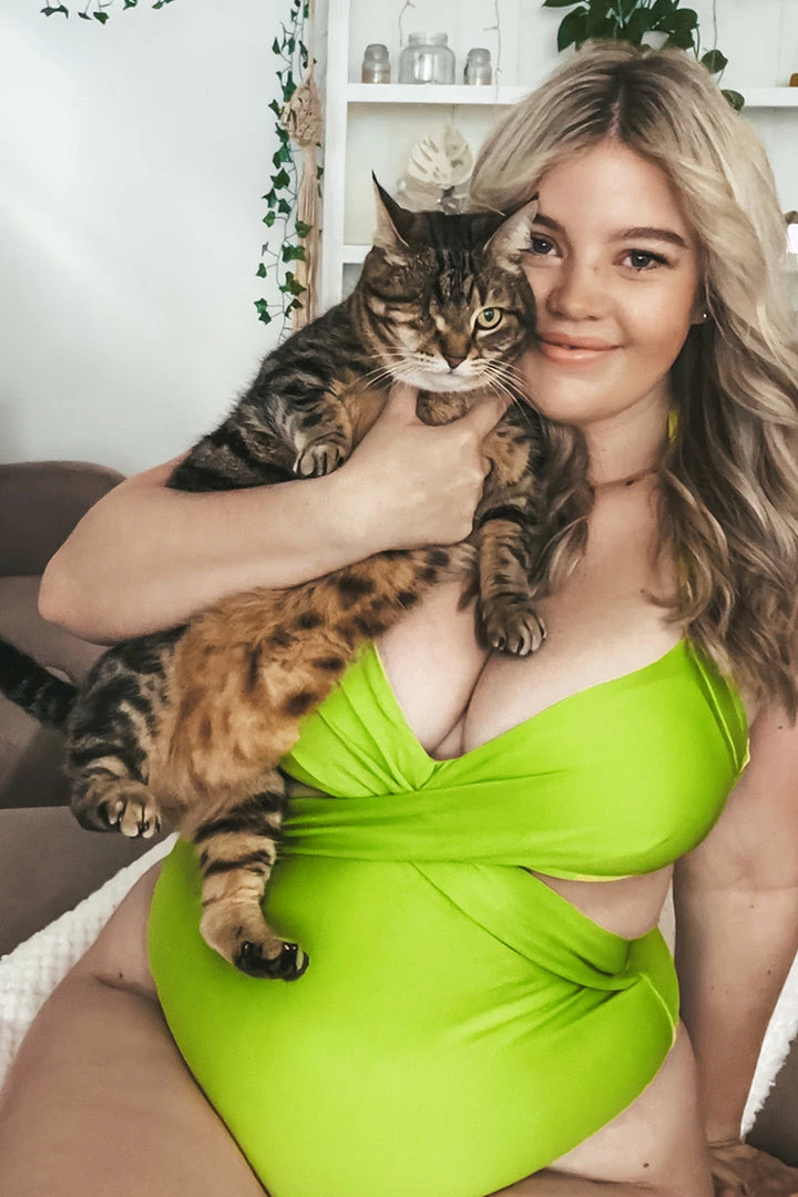 Discount ๐ CUPSHE Palm Beach Twisted Back Hook Plus Size One Piece ๐ฉฑ Swimsuit โ๏ธ 8 CUPSHE Palm Beach Twisted Back Hook Plus Size One Piece Swimsuit