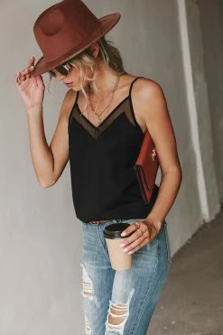CUPSHE Jane Mesh Insert V-Neck Cami
