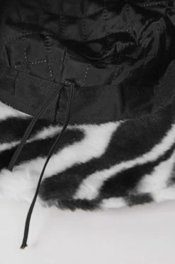 CUPSHE Beach Accessories Dynamic Star Zebra Striped Fluffy Bucket Hat