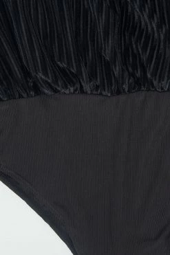 CUPSHE Alannah Black V-neck Bodysuit