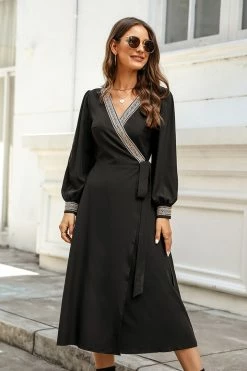 CUPSHE Clothing Etha V-neck Lace Trims Dress