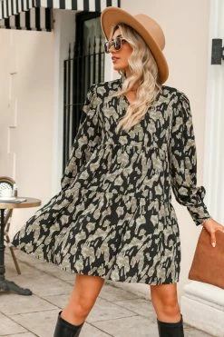 CUPSHE Genette Abstract Print V-Neck Dress