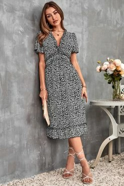 CUPSHE Clothing Diza V-neck Short Sleeve Ruffle A-shape Dress