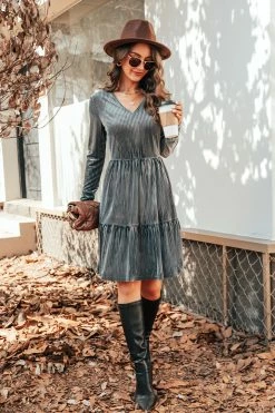 CUPSHE Edna Velvet Tiered Flounce Dress Clothing