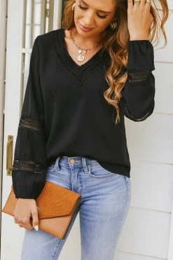 CUPSHE Berna V-Neck Lace Top