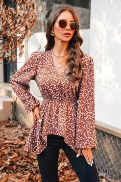 CUPSHE Alondra Ditsy Floral V-Neck Flounce Top Clothing