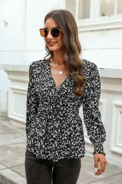 CUPSHE Jerica Ditsy Floral Smocked Top