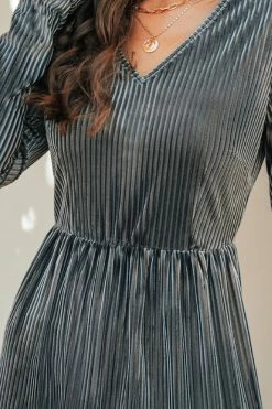 CUPSHE Edna Velvet Tiered Flounce Dress Clothing