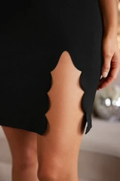 CUPSHE Let's Party Scalloped V-Neck Bodycon Dress